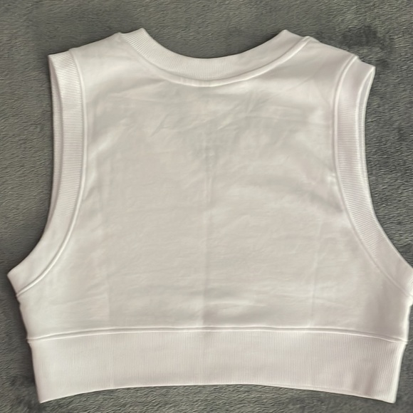 NWOT - H&M sleeveless cropped V-neck sweatshirt - Picture 6 of 7